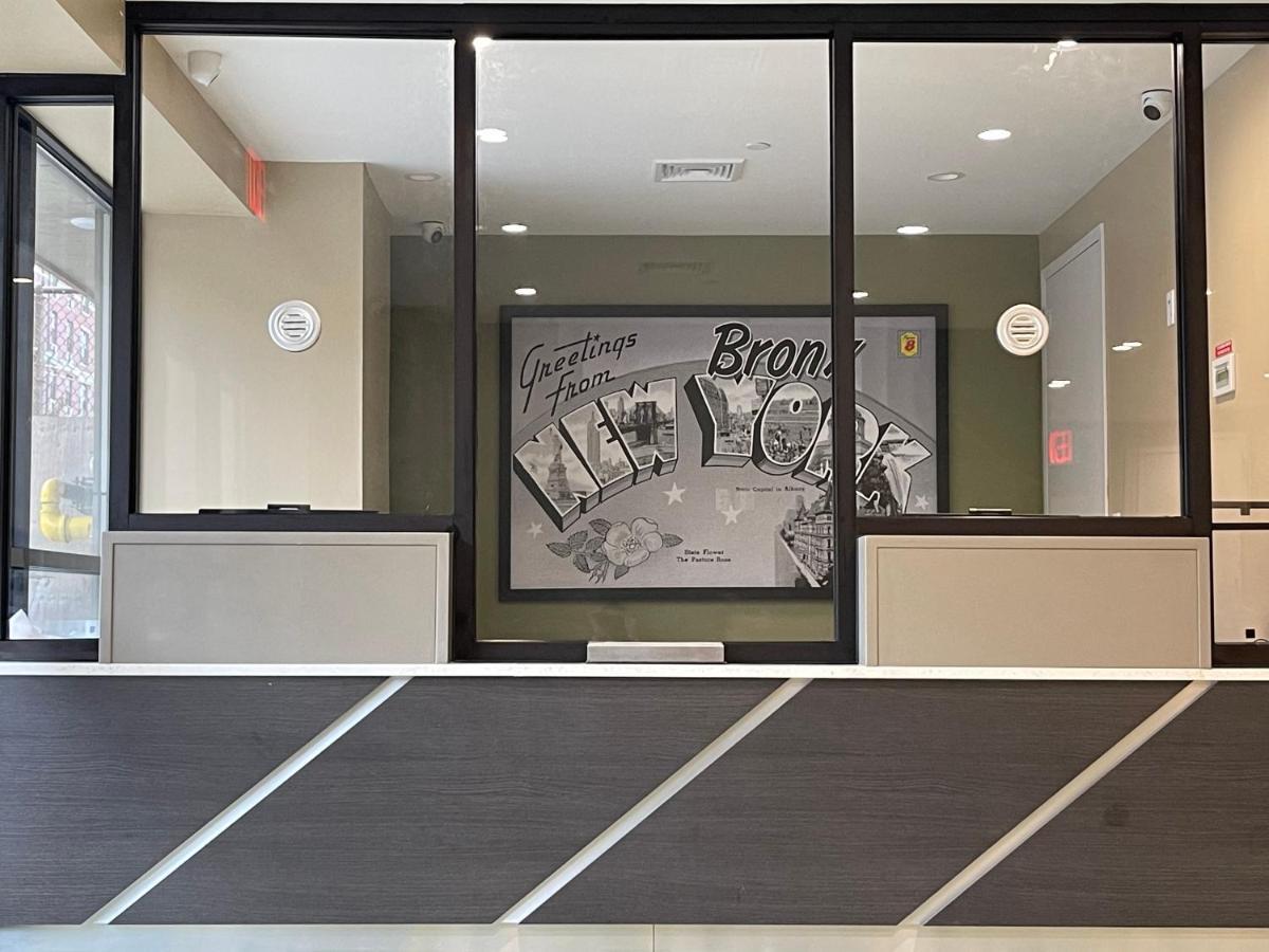 Super 8 By Wyndham Bronx Near Botanical Garden Hotel New York Ngoại thất bức ảnh
